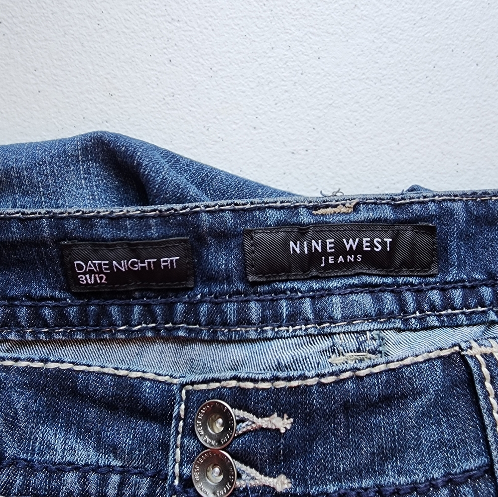 EUC Nine West "Date Night Fit" Capri Jeans - Picture 4 of 6